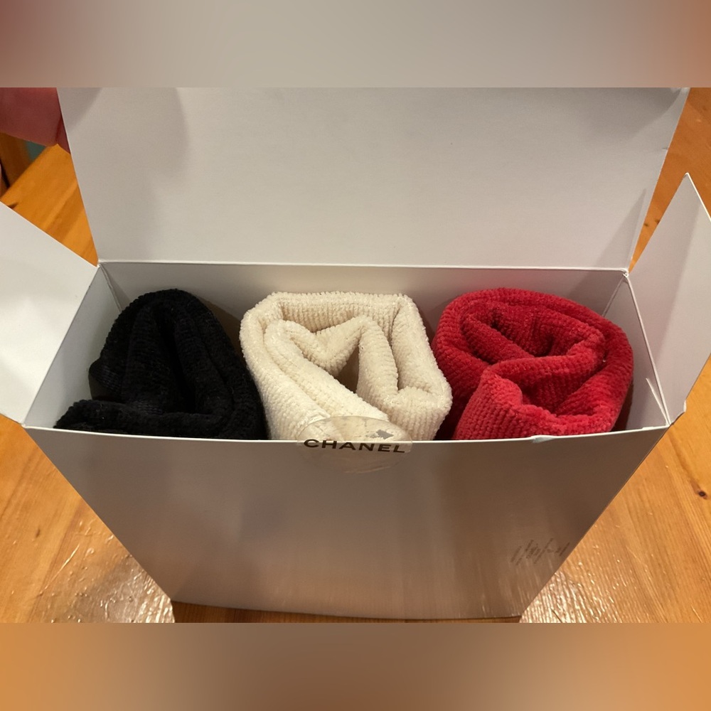 CHANEL FACE TOWEL TRIO NEW RED BLACK IVORY LA COLLECTION BEAUTÉ GWP COTTON - Picture 7 of 12